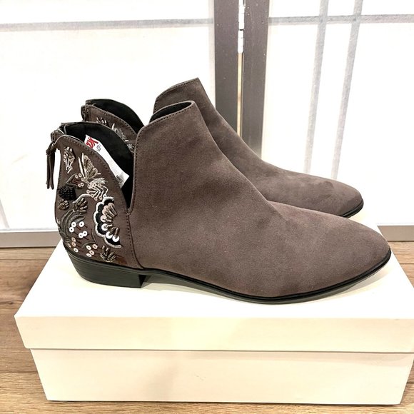 NWT - KENNETH COLE REACTION Women's Grey Embellished Ankle Bootie - Size 9 - Picture 3 of 6